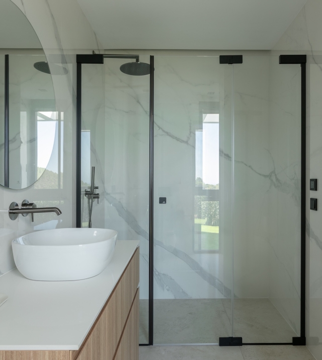 Resa Estates for sale Ibiza Vlla Aixa te koop sale lift sea views bathroom 5.jpg